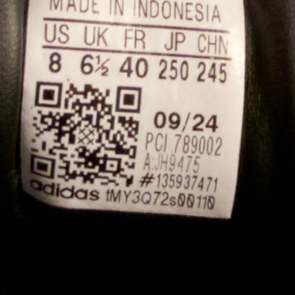 Pony hair version of Adidas superstar - Picture 6 of 7